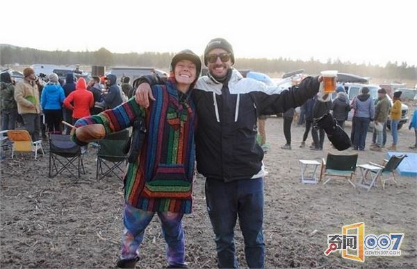 在路上！揭秘美国梦背后的房车族生活