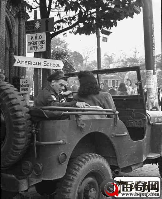 揭露二战结束后，美国占领军和日本女人的日常生活照