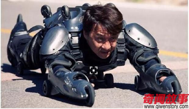 63岁成龙和李连杰用生命拍戏，加起来片酬不敌她一部电视剧的收入_0