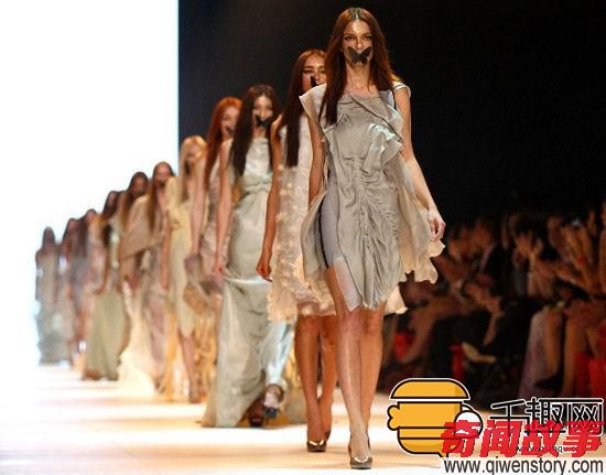 为什么模特走秀不穿内衣？