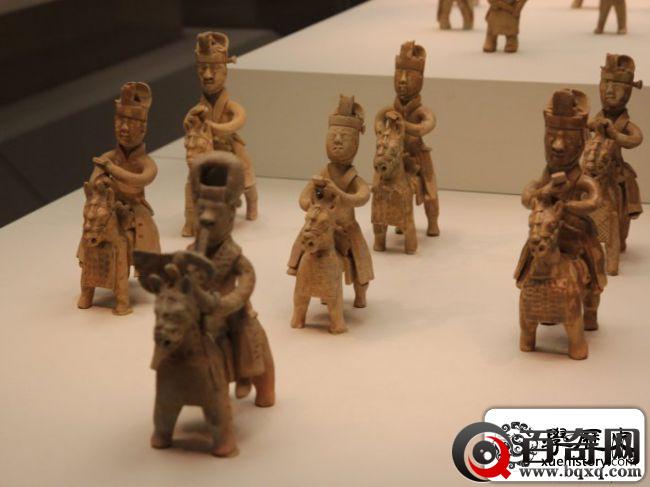 又见穿越证据！两千年前的古人也沉迷于玩手机！