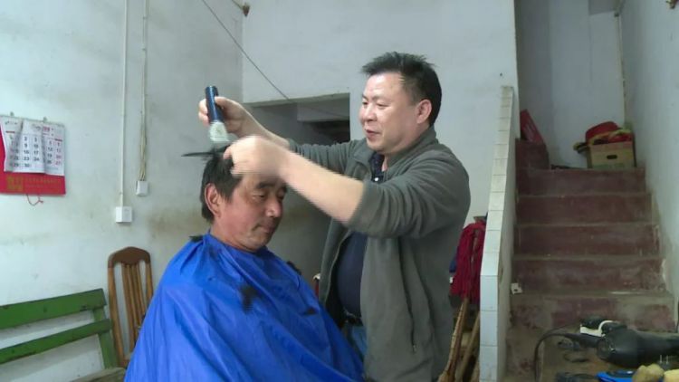 【我的名字叫建国】盛建国：“身残志坚，我始终记得要爱国！”