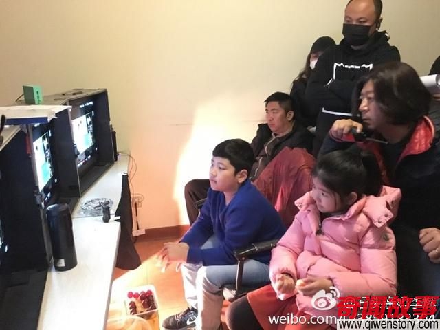 四年不见郭涛儿子石头，除了胖了以外，变化最大的是这个_0