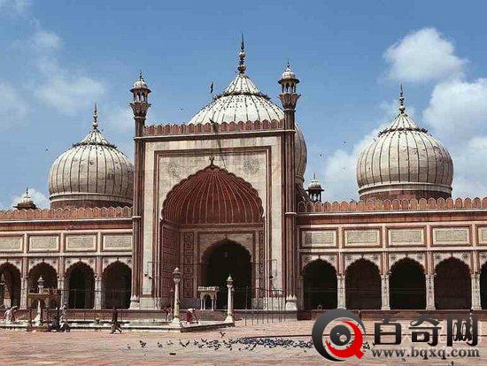 全球十大禁忌奇闻：不列颠火车站不准接吻？