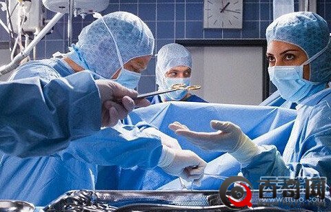 女子剖腹产后肚子震竟是手机落腹中