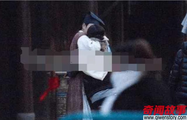 卓伟又被打脸，杨幂探班刘恺威, 大白天的激烈拥吻！_0