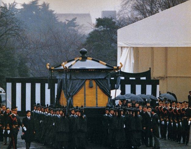 日本的国歌为何像哀乐？其实就是，韩国人却说：这是在歌颂我们