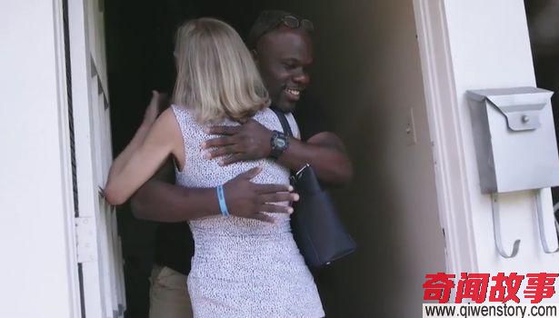 女子遭13岁男孩持枪抢劫 她选择原谅凶手并成为朋友