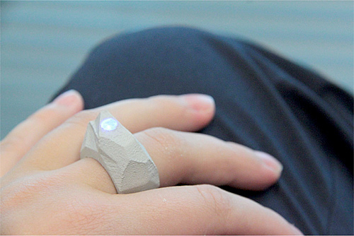 指环手电筒 方便我们携带