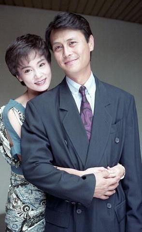 嫁给大13岁丑老公，婚后被宠人人都羡慕，今丈夫去世她伤心暴瘦