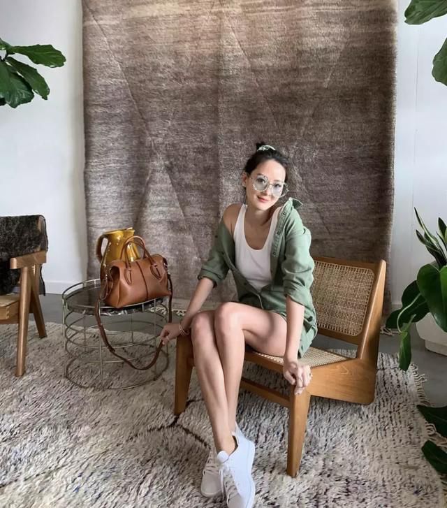 丈夫白发苍苍她却依旧少女模样，41岁的她仍是娱乐圈明星的偶像