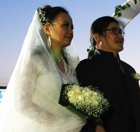 刘欢相识9天闪婚的老婆现长这样，怪不得刘欢不愿公开