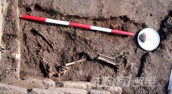 考古发现：英国惊现1800年前女童遗骸