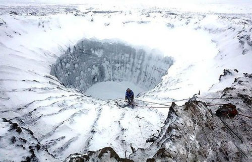 世界尽头惊现神秘天坑 当地人称是UFO作品