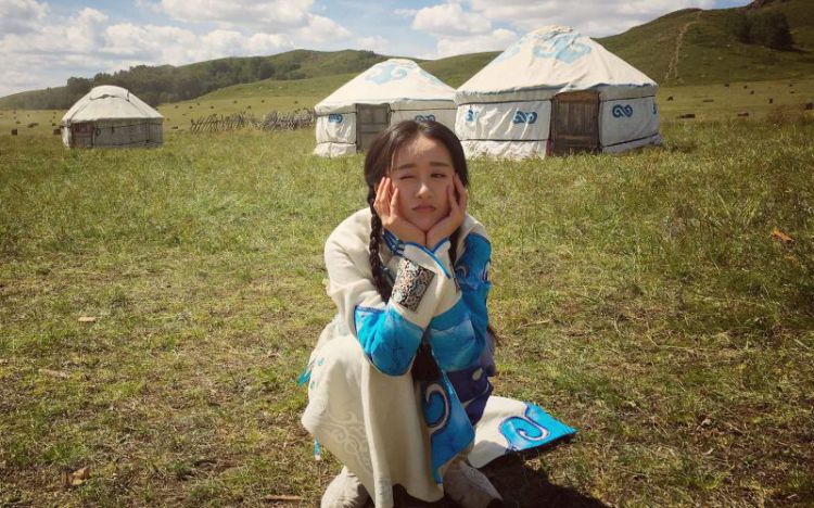 在《爱情公寓》演小配角，搭档张艺兴走红，如今成功上位当女主角