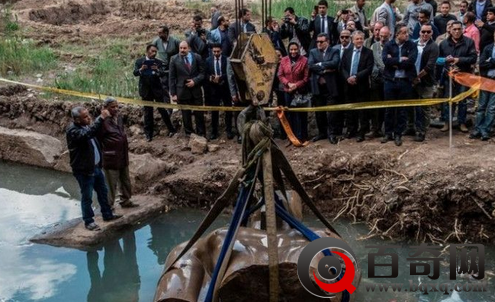 埃及考古发现 开罗贫民窟地下现法老雕像