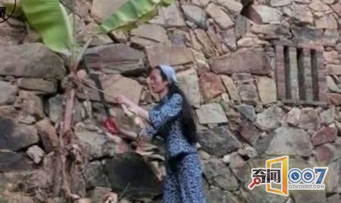 破屋里奇怪的女人,吸引无数游人