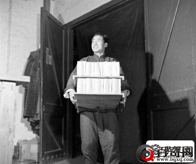 “一斗米2千万元”，17张老照片披露1947年通货膨胀的窘境