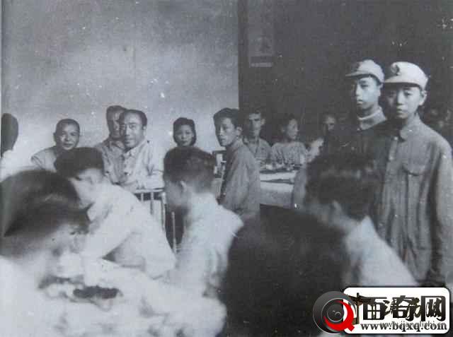 抗战时戴笠和杜月笙组建一支游击队，从一万人打到两千再到十万