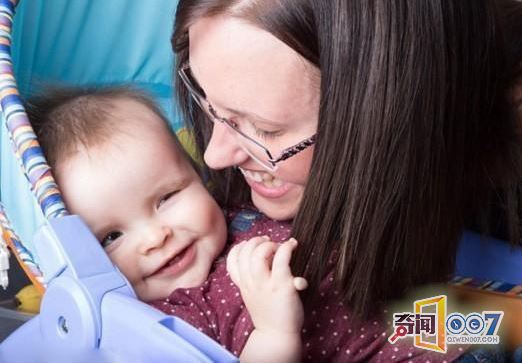 小婴儿天生竟然有12手指和12脚趾