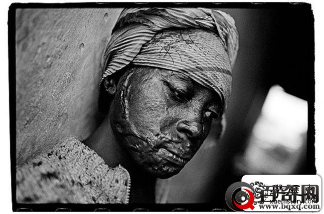 戳中泪点的14张超罕见战地实拍照