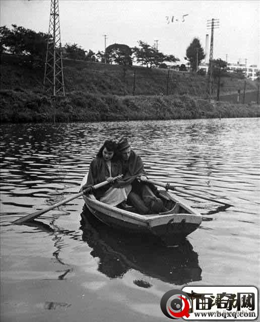揭露二战结束后，美国占领军和日本女人的日常生活照