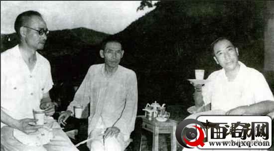 抗战时戴笠和杜月笙组建一支游击队，从一万人打到两千再到十万