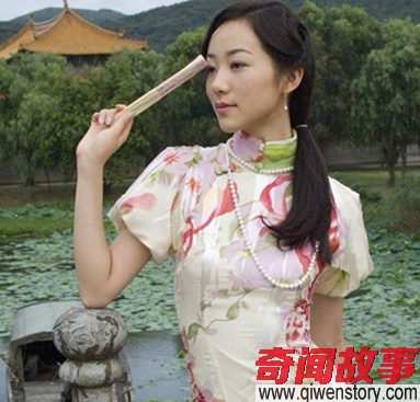 身份高贵，多次登上春晚，从不拍吻戏，如今隐婚生子_0