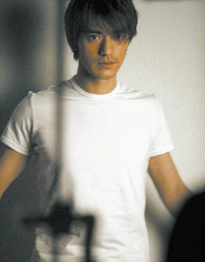 金城武神秘老婆被曝光,第一次见面就想睡他的小S崩溃大哭!