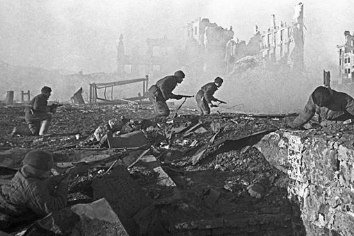 二战强大的德国为何在斯大林格勒战役结束后就无力回天了呢-