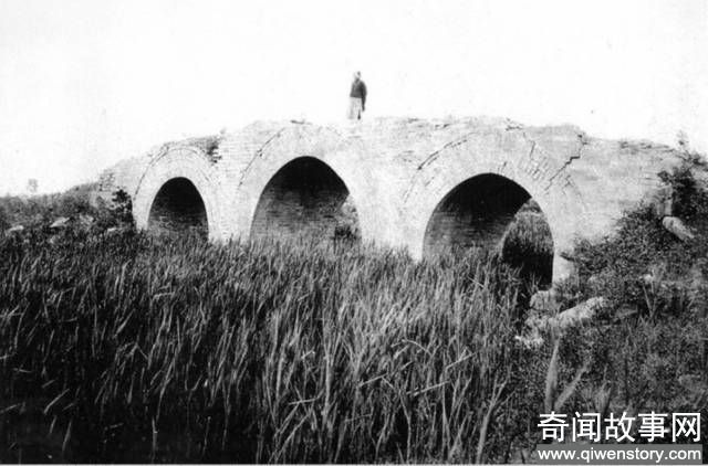 北京的悲剧在于，它在战火中奇迹般地保存下来 却消失在和平时期