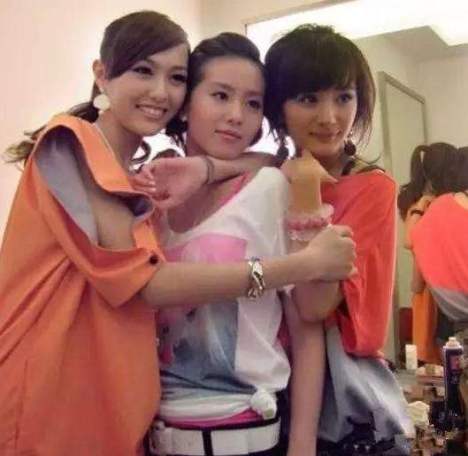 刘诗诗产子昔日仙剑姐妹杨幂唐嫣集体沉默,却都为张靓颖新歌造势