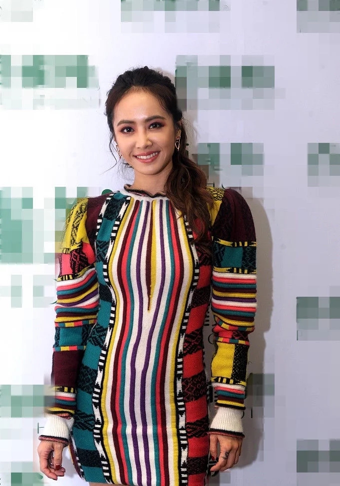 周杰伦打扮“壕”气 不惧与旧爱蔡依林同台