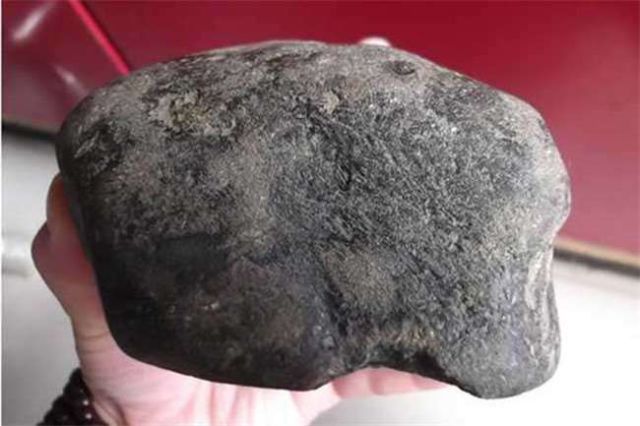 石头里蹦出的财富 腌菜的石头竟然是块原石？