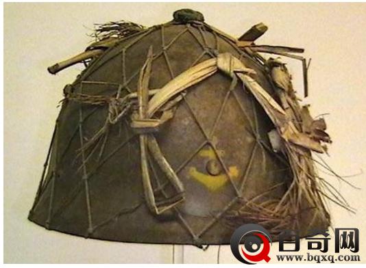 二战时期士兵的头盔为什么有一层网？