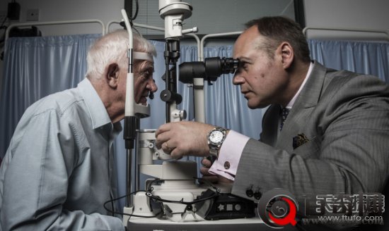 人工仿生机器眼问世 实现闭眼看世界