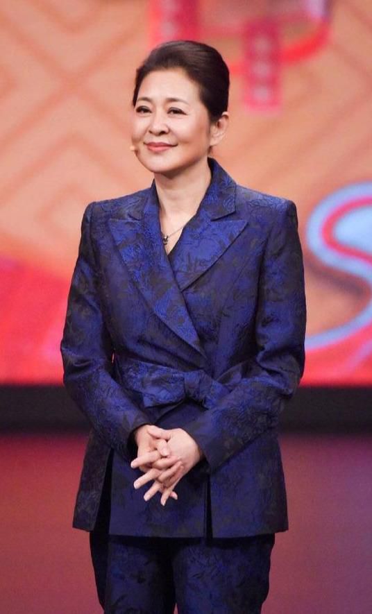 倪萍退出央视春晚背后有一段辛酸往事，“我一直活得像个战士”