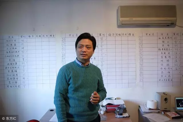 小崔撕范冰冰称有1抽屉合同 媒体-监管部门不能装聋做哑