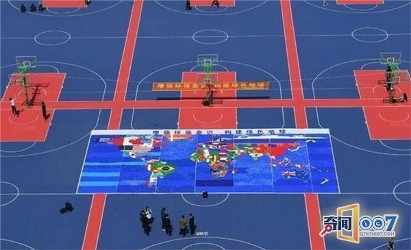 大学生用瓶盖制作出世界地图