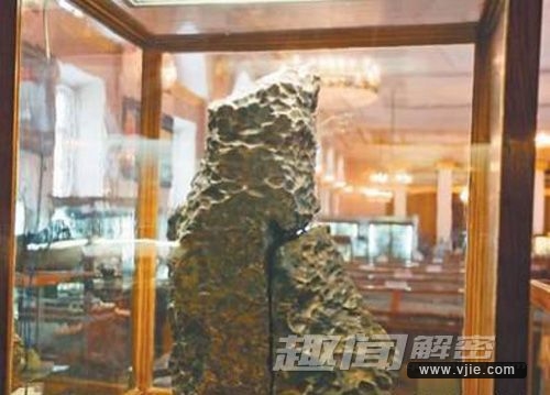 陨石上居然出现耶稣头像 图_0