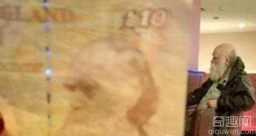 英国男子撞脸达尔文 简直一模一样