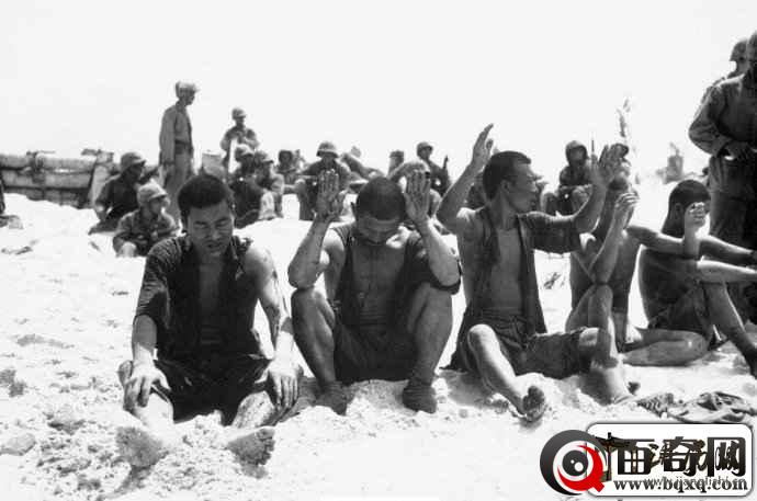 疯狂日军被美军俘虏后