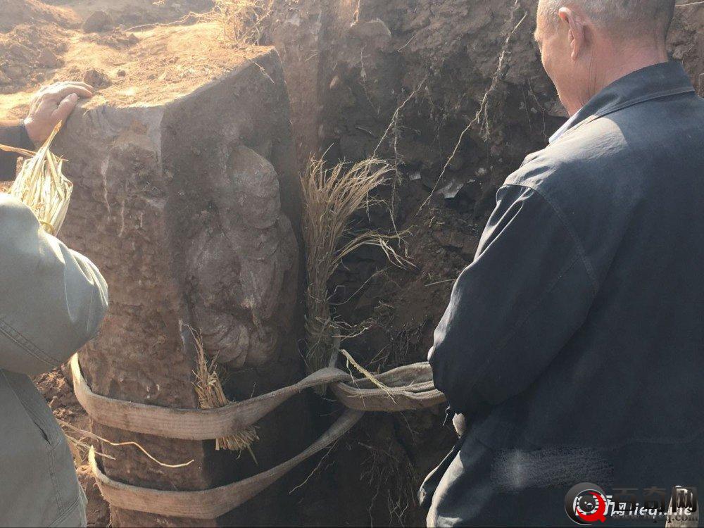 修房挖出南宋古墓 墓中石刻龙虎美女