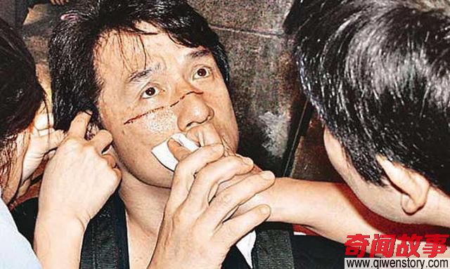 他们都在拼命，他们浑身是伤，成龙老了，吴京顶上