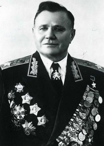 “苏联军神”朱可夫存争议，被讽刺：没有人数优势，根本不会打仗