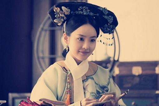 清代皇后妃嫔手指上为何要戴指甲套-是满族人的习惯吗-