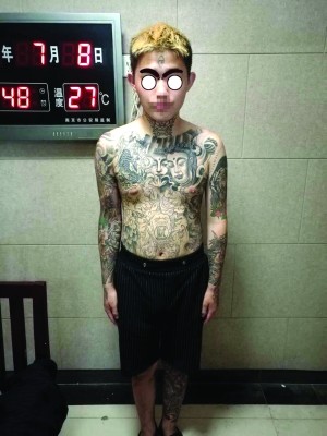 小偷作案身上纹满神佛：菩萨保佑 招财进宝