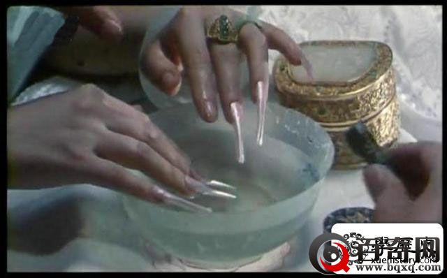 女官德龄观瞻慈禧入浴：年近古稀 肤嫩如少女