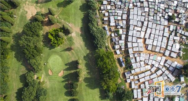 一墙之隔天壤之别！摄影师拍全球贫富藩篱