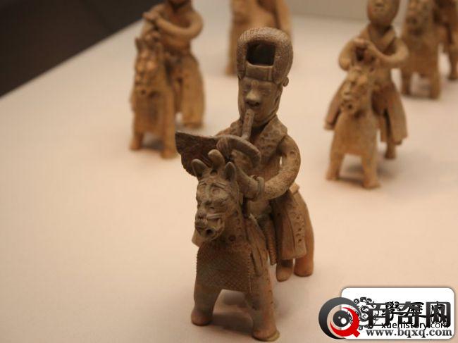 又见穿越证据！两千年前的古人也沉迷于玩手机！